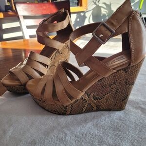 Kenneth Cole Reaction Brown Strappy Wedges